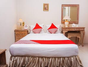 Escritorio, wifi gratis, ropa de cama