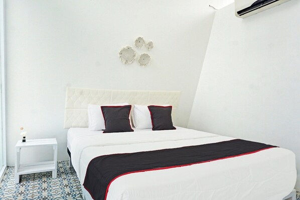 Room - Deluxe Double near Aviary Park (South Tangerang)