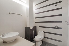 Bathroom - Family Suite near Paris Van Java (Bandung)