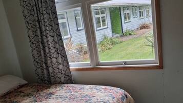 Basic Single Room, Park View | Desk, laptop workspace, WiFi (free)