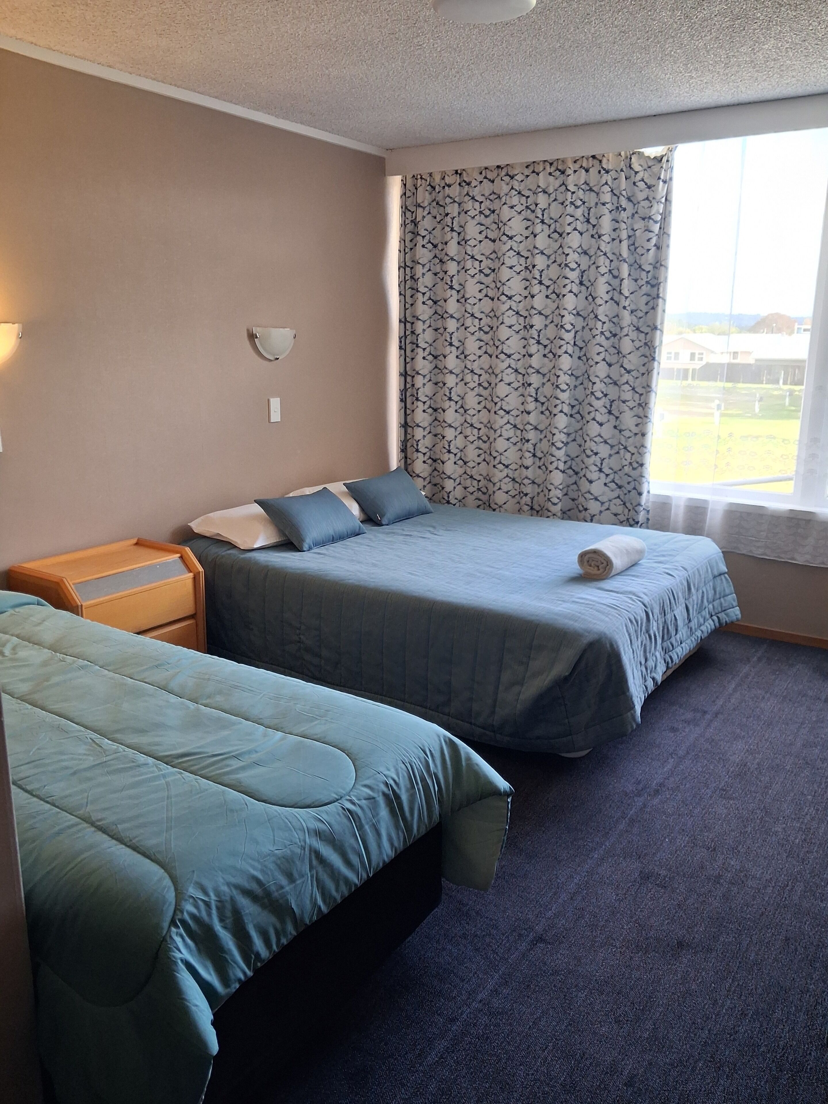 Desk, laptop workspace, free WiFi, bed sheets