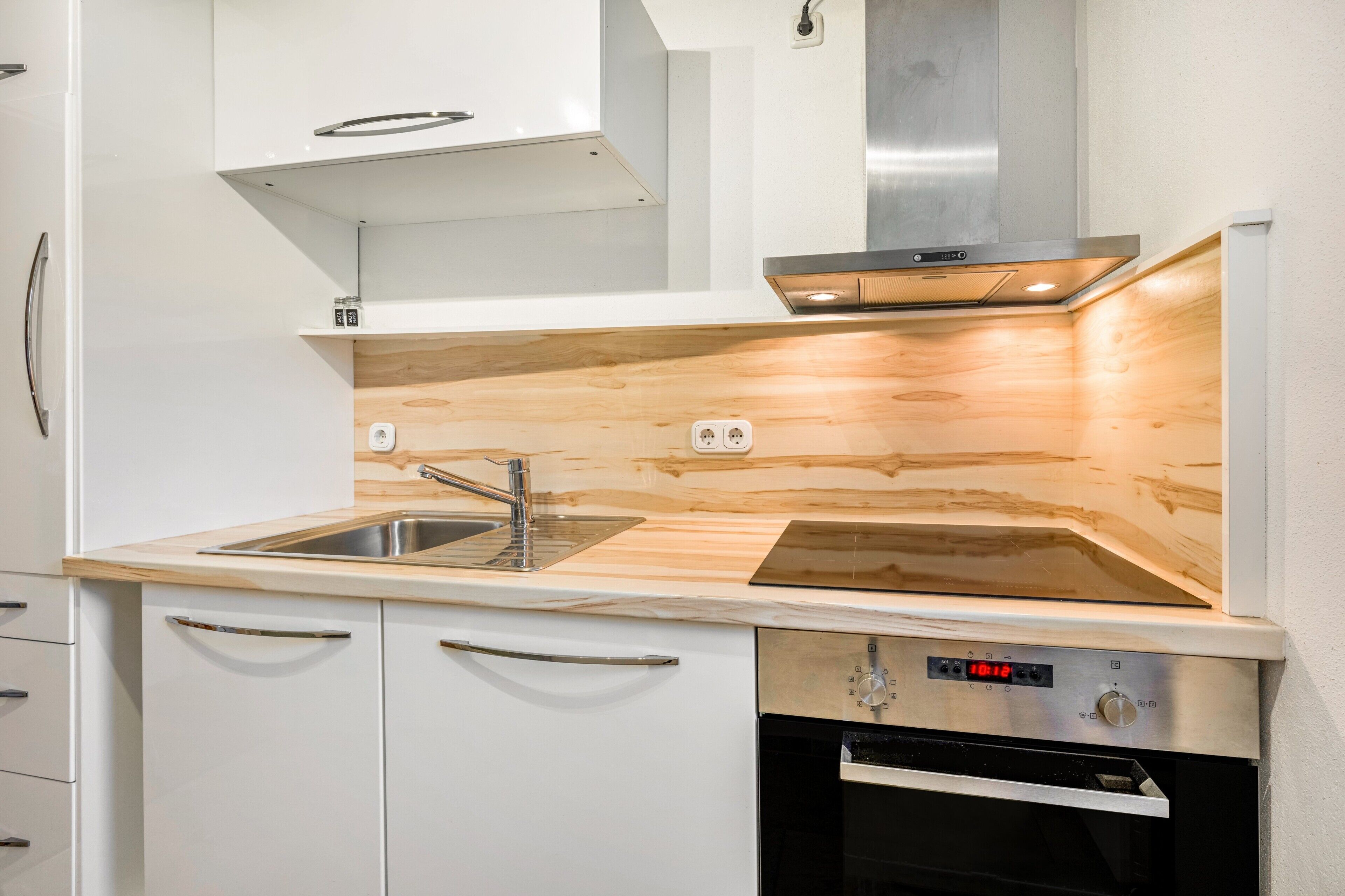 Kühlschrank, Ofen, Herdplatte, Geschirrspüler