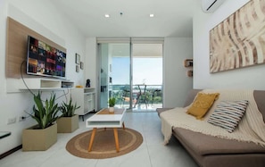 Apartment, Stadtblick | Wohnbereich