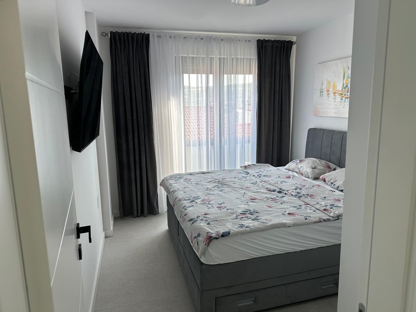 Apartment, Balcony, Beach View | Iron/ironing board, free WiFi
