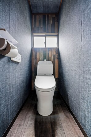 Lejlighed | Badeværelse | Kombination af bruser/badekar, gratis toiletartikler, hårtørrer