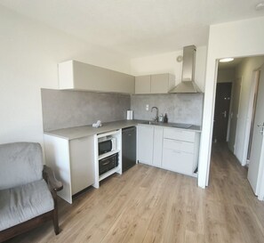 Private kitchen - Vrbo Property (Embrun)