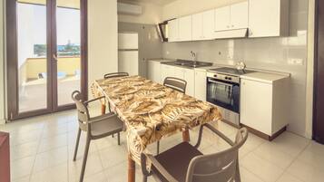 Apartment, Lake View | Private kitchen