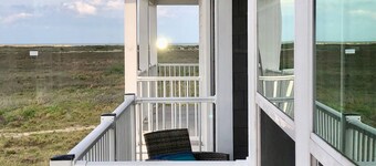 Private Path to Whitecap Beach Pool 5 Stars