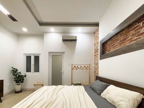 Cozy Studio-Private Bath-Near Metro-Free Laundry
