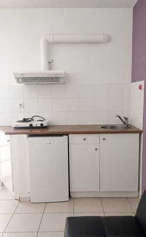 Family Quadruple Room, Balcony, Garden View | Private kitchenette - Araliki Apartments & Studios (Loutra Edipsou)
