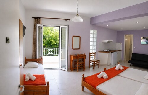 Araliki Apartments & Studios