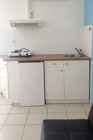 Family Quadruple Room, Balcony, Garden View | Private kitchenette - Araliki Apartments & Studios (Loutra Edipsou)