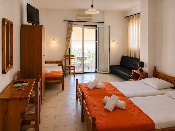 WiFi (free), bed sheets - Araliki Apartments & Studios (Loutra Edipsou)