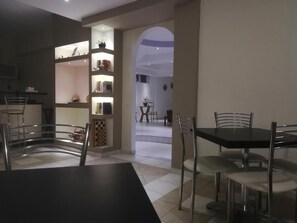 Dining - Araliki Apartments & Studios (Loutra Edipsou)