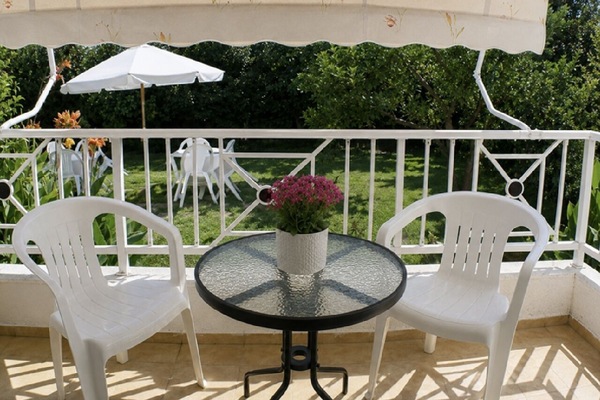 Standard Twin Room, Garden View | Balcony