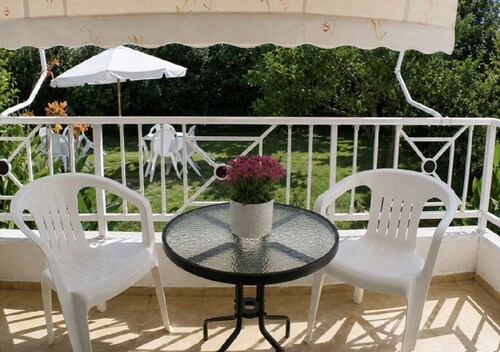 Araliki Apartments & Studios