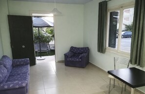 Living area - Araliki Apartments & Studios (Loutra Edipsou)