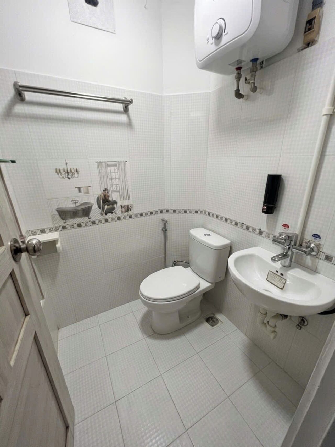 Shower, free toiletries, hair dryer, slippers