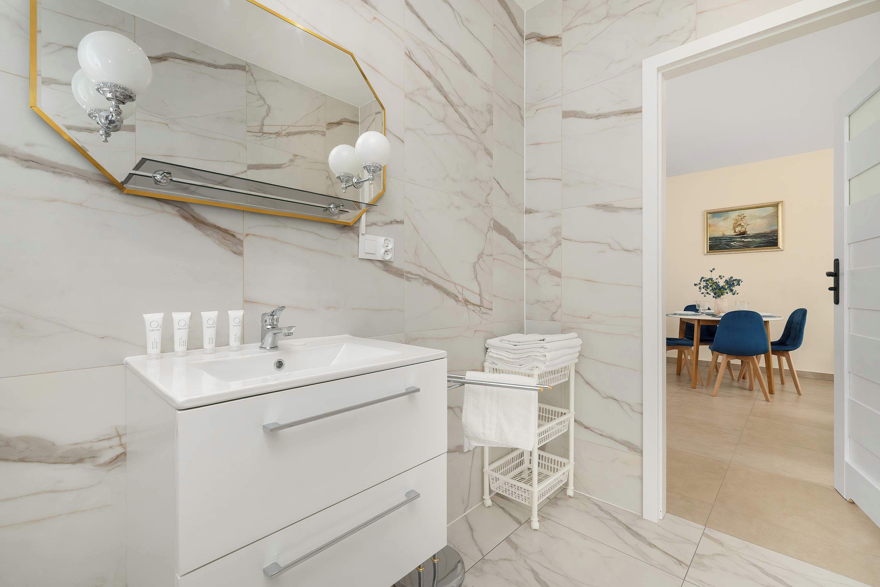 Shower, hair dryer, towels, shampoo