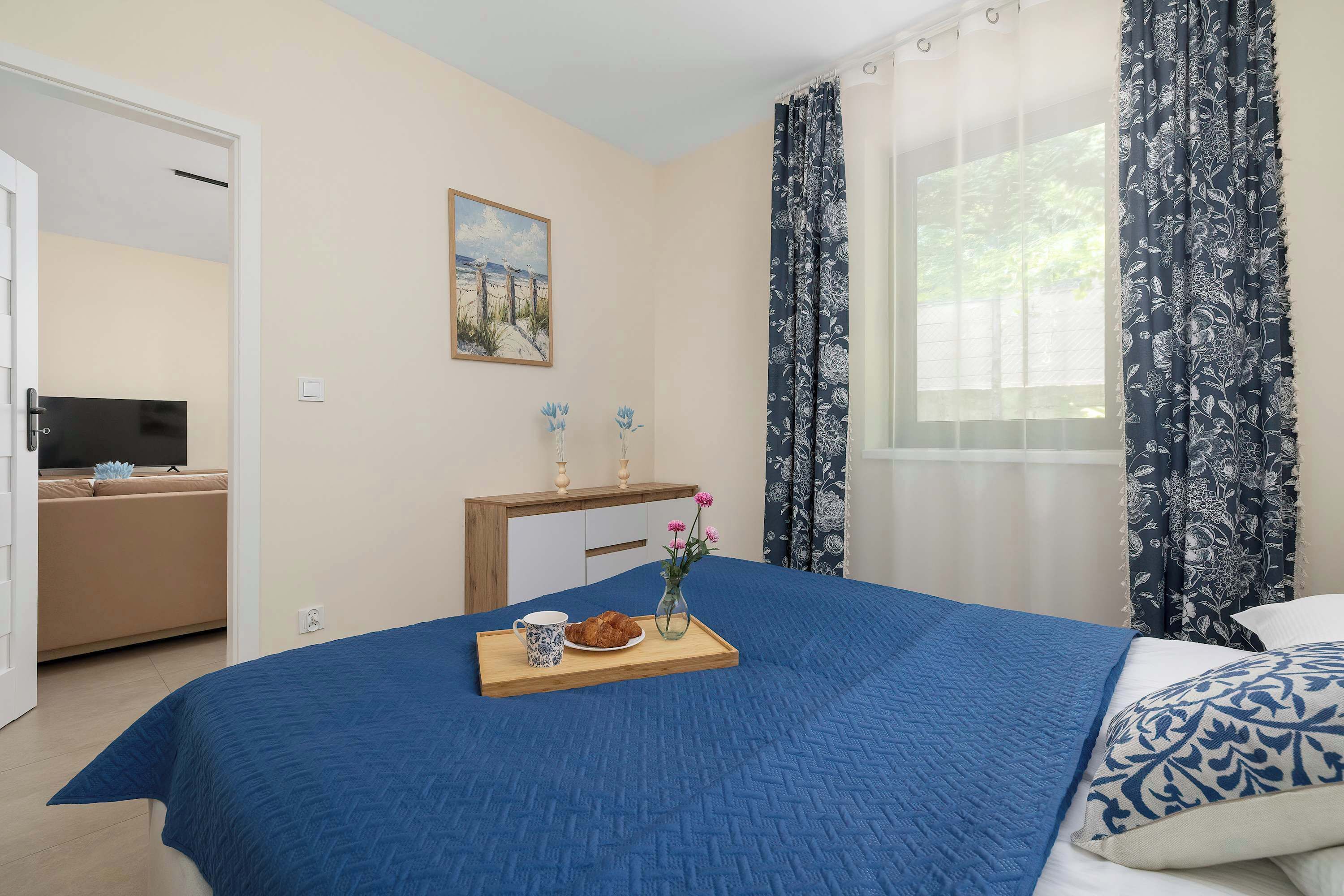 Iron/ironing board, travel cot, WiFi, bed sheets