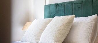 The Lennox Residence| 2BR | Wi-Fi | Free Parking