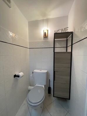 Bathroom - Vrbo Property (Valensole)