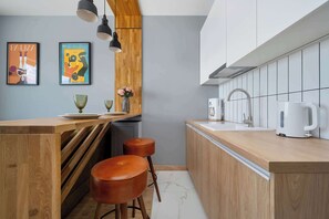 Kühlschrank, Ofen, Herdplatte, Geschirrspüler