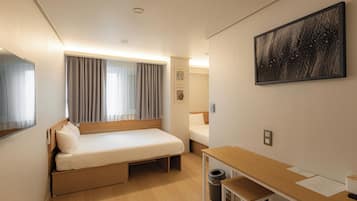 Triple Room | Desk, laptop workspace, WiFi (free), bed sheets