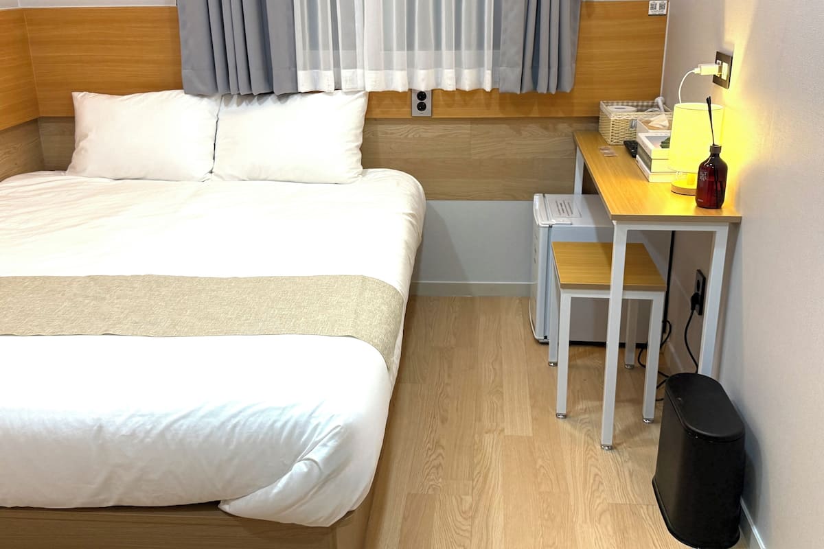 Double Room | Desk, laptop workspace, free WiFi