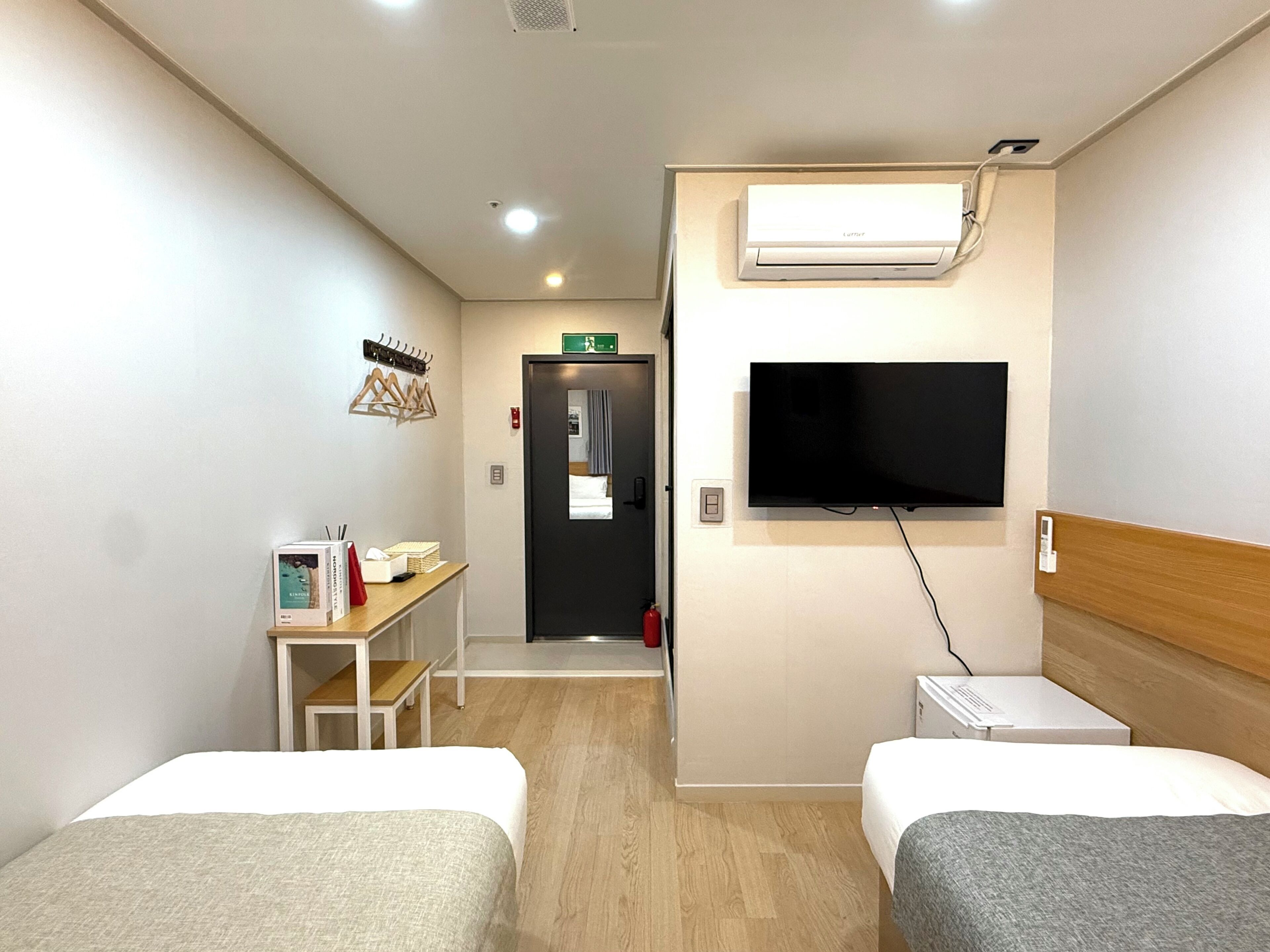 Twin Room | Desk, laptop workspace, free WiFi