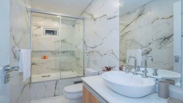 Apartment, Balcony, City View | Bathroom