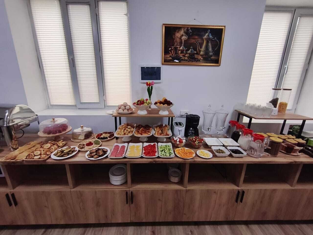 Esmorzar diari d'estil bufet gratuït 