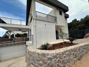 Exterior - Serenity House—Private Infinity Pool, Panoramic Sea Views, and Near Budva (Krimovica)