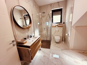 Hair dryer, towels, soap, toilet paper - Serenity House—Private Infinity Pool, Panoramic Sea Views, and Near Budva (Krimovica)