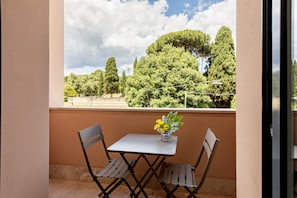 Dining - Comfort & Luxury at the Colosseum - Entire Apartment (Rome)