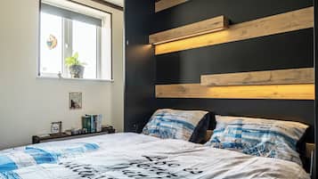 WiFi (free), bed sheets