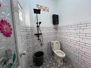 Bathroom - Homestay Mentari Pagi Dieng Sikunir (Wonosobo Regency)