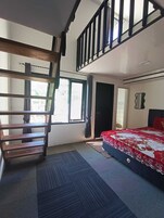 Habitación triple Deluxe, balcón, vistas a la colina | Wifi gratis