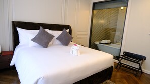 Deluxe Double Room | In-room safe, desk, blackout drapes, soundproofing - RatiLanna Nimman (Mueang Chiang Mai)