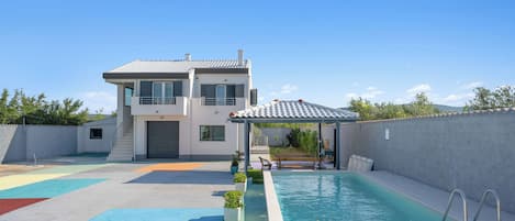 Maison Standard, 4 chambres, four à micro-ondes (Holiday Home Eros with Pool) | Piscine
