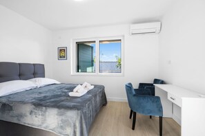 Standard House, 4 Bedrooms, Microwave (Holiday Home Eros with Pool) - Holiday Home Eros With Pool (Sibenik)