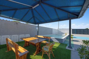 Standard House, 4 Bedrooms, Microwave (Holiday Home Eros with Pool) | Outdoor dining - Holiday Home Eros With Pool (Sibenik)