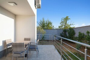 Standard House, 4 Bedrooms, Microwave (Holiday Home Eros with Pool) | Outdoor dining - Holiday Home Eros With Pool (Sibenik)