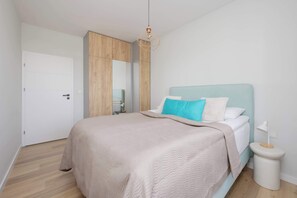 Bügeleisen/Bügelbrett, Reisekinderbett, WLAN, Bettwäsche