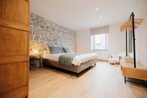 2 bedrooms, free WiFi, bed sheets - Fully renovated house in the historic center of Gerpinnes - dog-friendly (Gerpinnes)