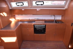 Private kitchen - Sun-kissed Sailing Adventure in Split-Dalmatia, Croatia (Seget Donji)