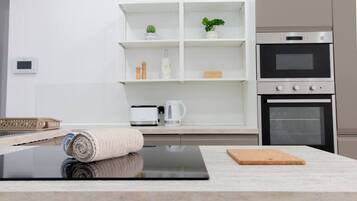 Refrigerador, microondas, horno, placa de cocina
