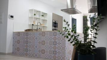 Refrigerador, microondas, horno, tostadora