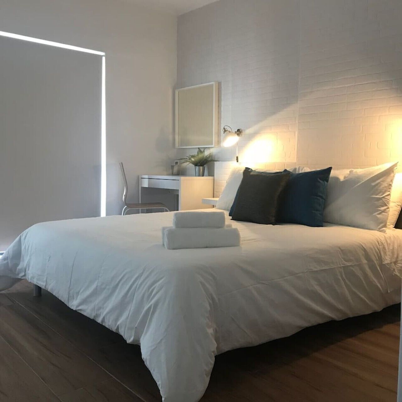 Desk, iron/ironing board, WiFi, bed sheets