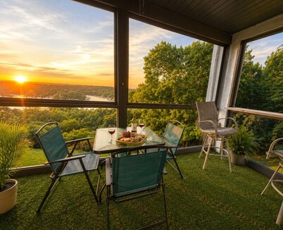 Sunset Paradise-3BD/3BA Condo/Pools/Pet Friendly/Lake Ozark-8PP